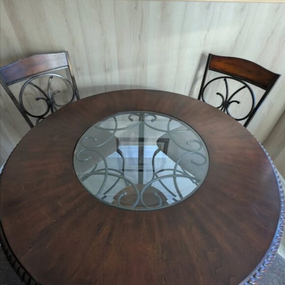 Ashley Glambrey Counter Height Dining Table (w/ 4 Chairs) - Picture 2 of 4
